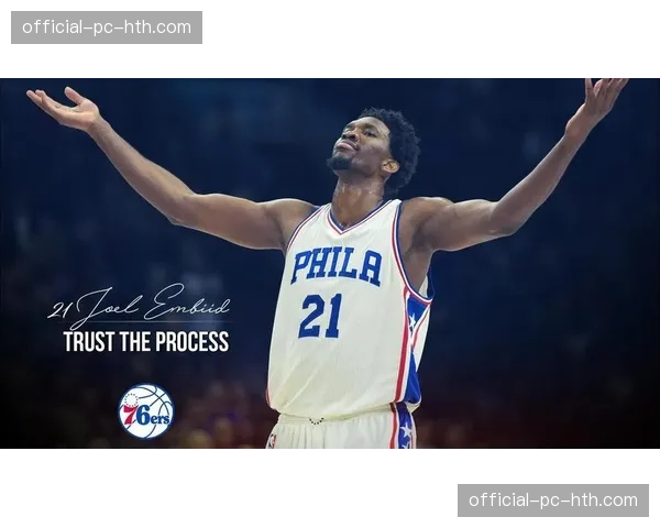 镜头语言：热火vs76人，巴特勒造成恩比德进攻犯规后，向替补席做出的“看回放”手势。